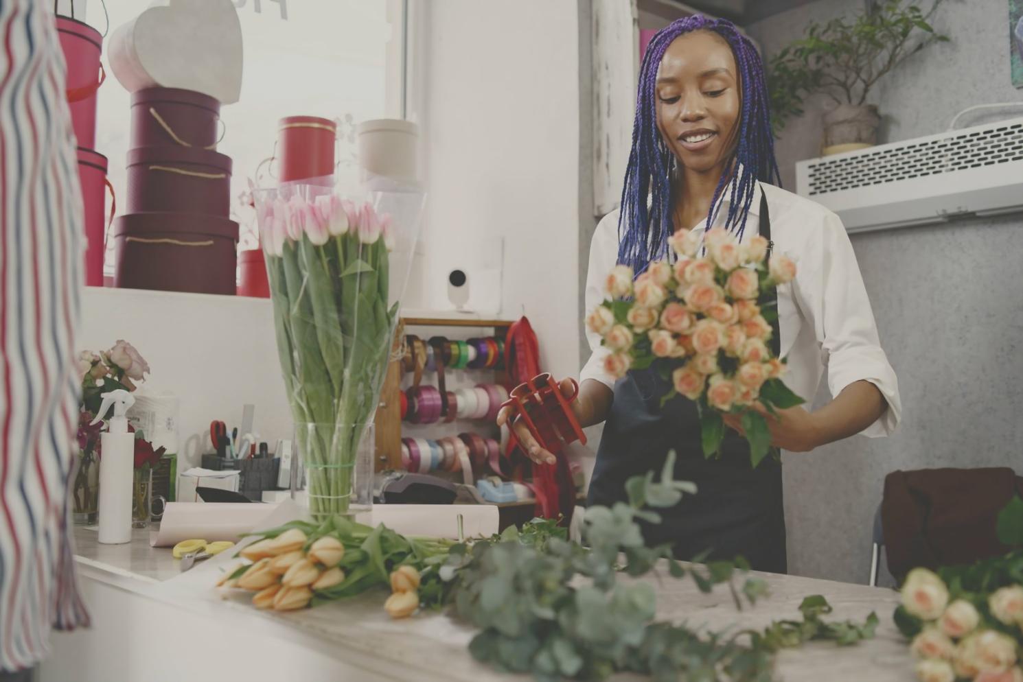Hochzeitsdekoration mit saisonalen Blumen